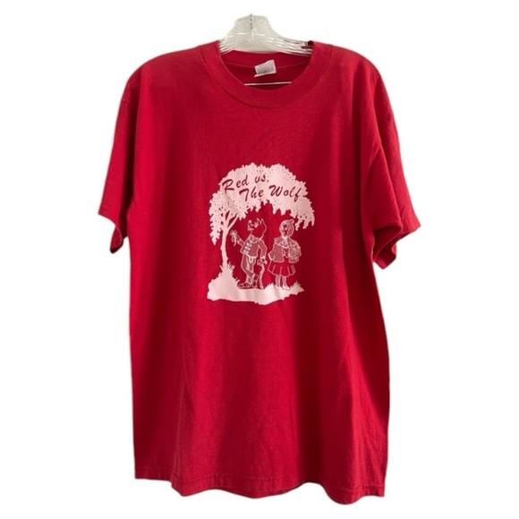 RED vs THE WOLF Men’s Red Fruit of The Loom Best Cotton/Polyester T-Shirt-Size L - Picture 1 of 4
